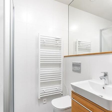 Modern Studio Near Airport And City Centre! Leilighet Praha Eksteriør bilde