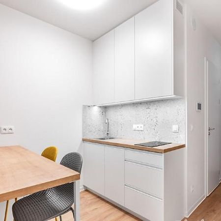 Modern Studio Near Airport And City Centre! Leilighet Praha Eksteriør bilde